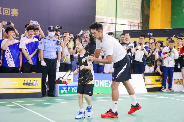 坊间不断出 坊间不断出